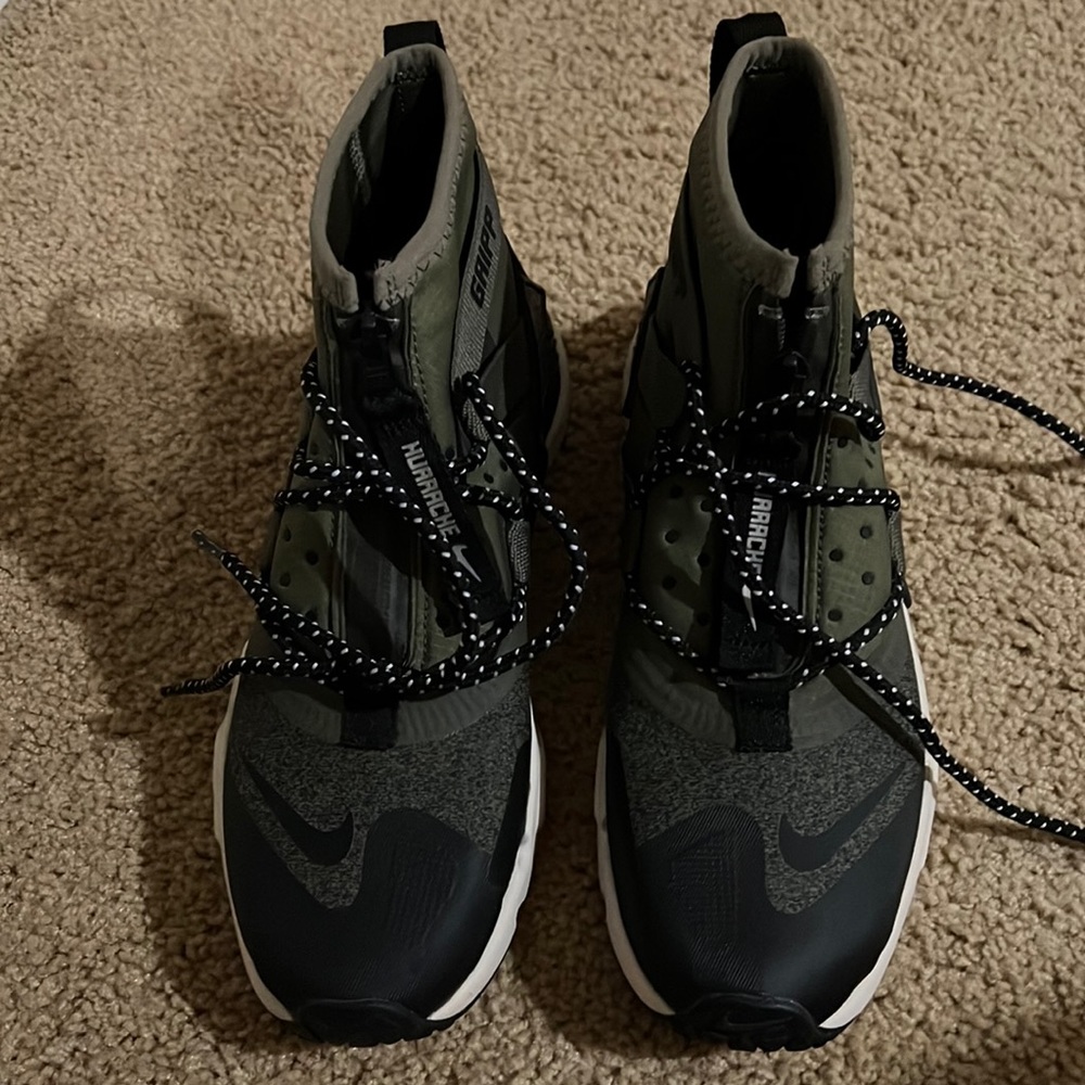 Nike Air Huarache GRIPP Run Zip Olive Green Black 8.5 women ( boys size 6)